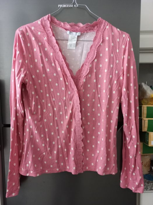 Conjunto novo de casaco e blusa rosa com renda e bolas brancas