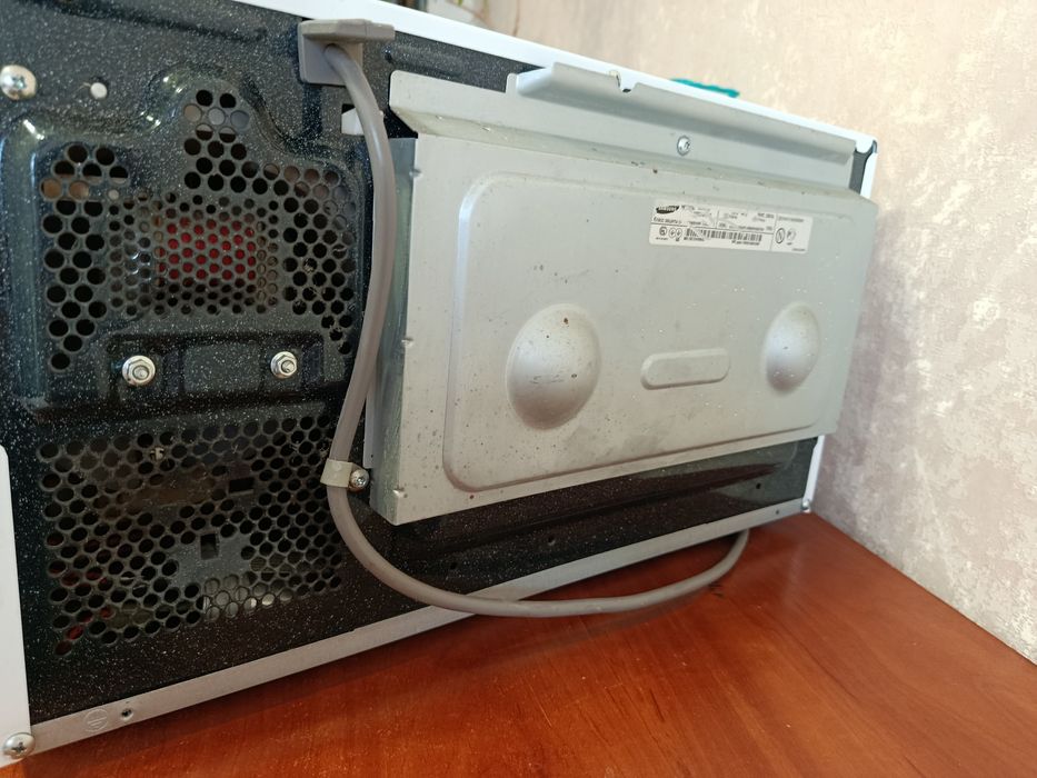 Мікрохвильова піч Samsung з грилем на біокераміці + подарунок фонарик