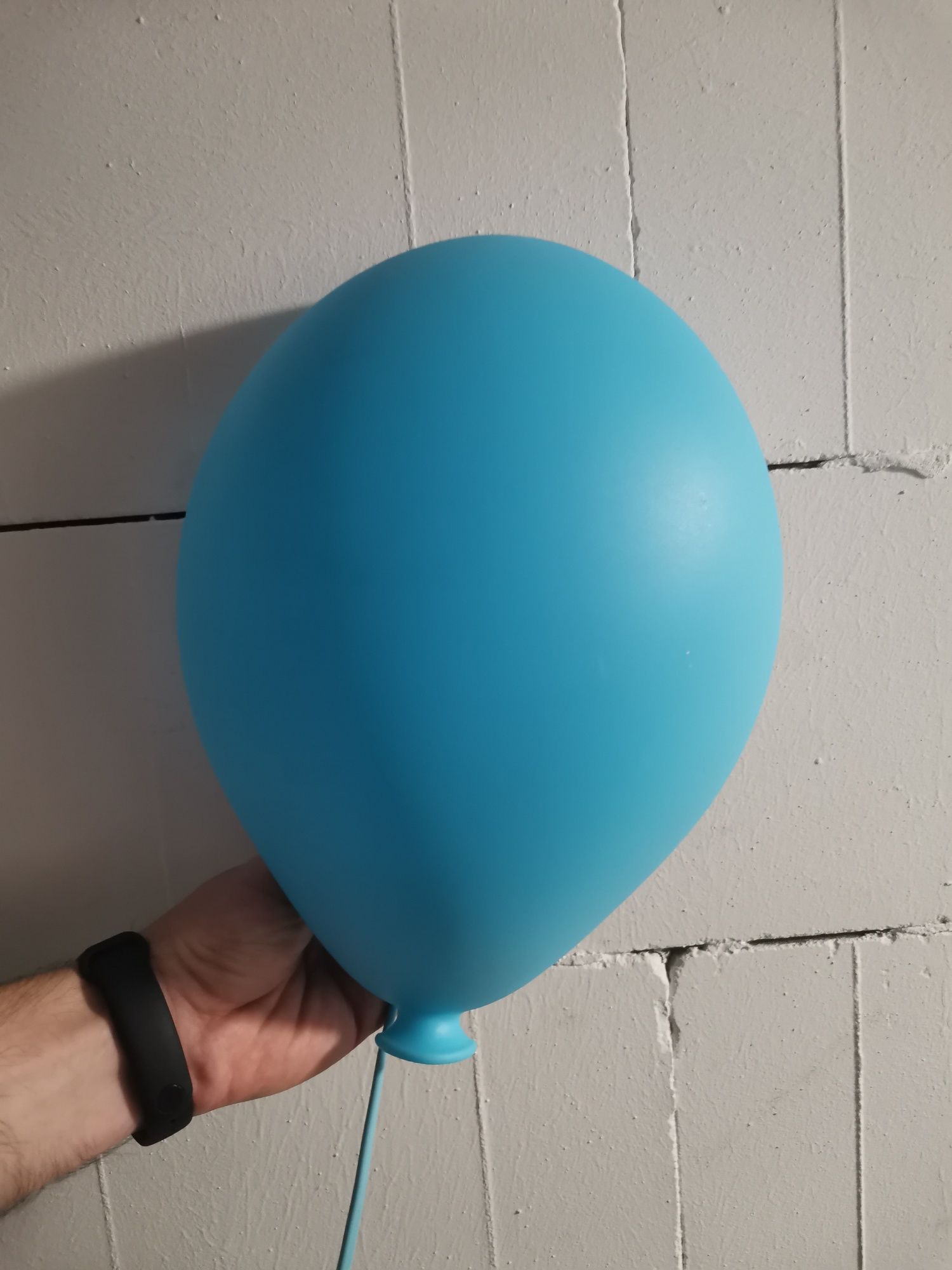 Lampka balonik niebieska Ikea