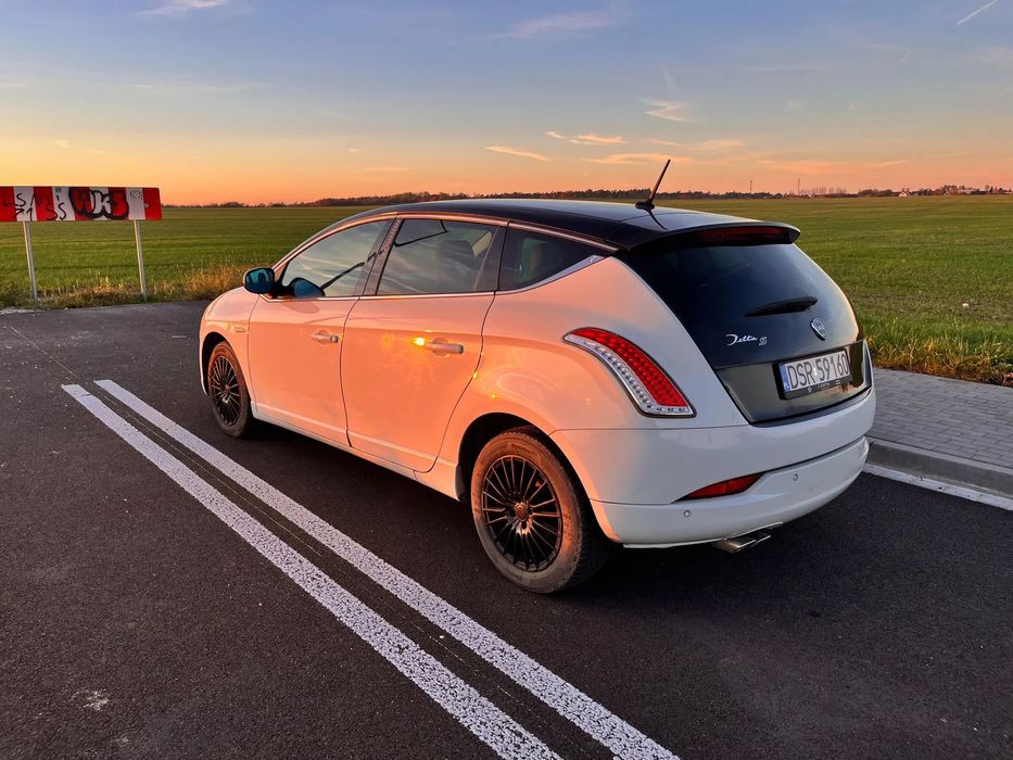 Lancia Delta Lancia Delta III 1.9 M-JET by MOMO