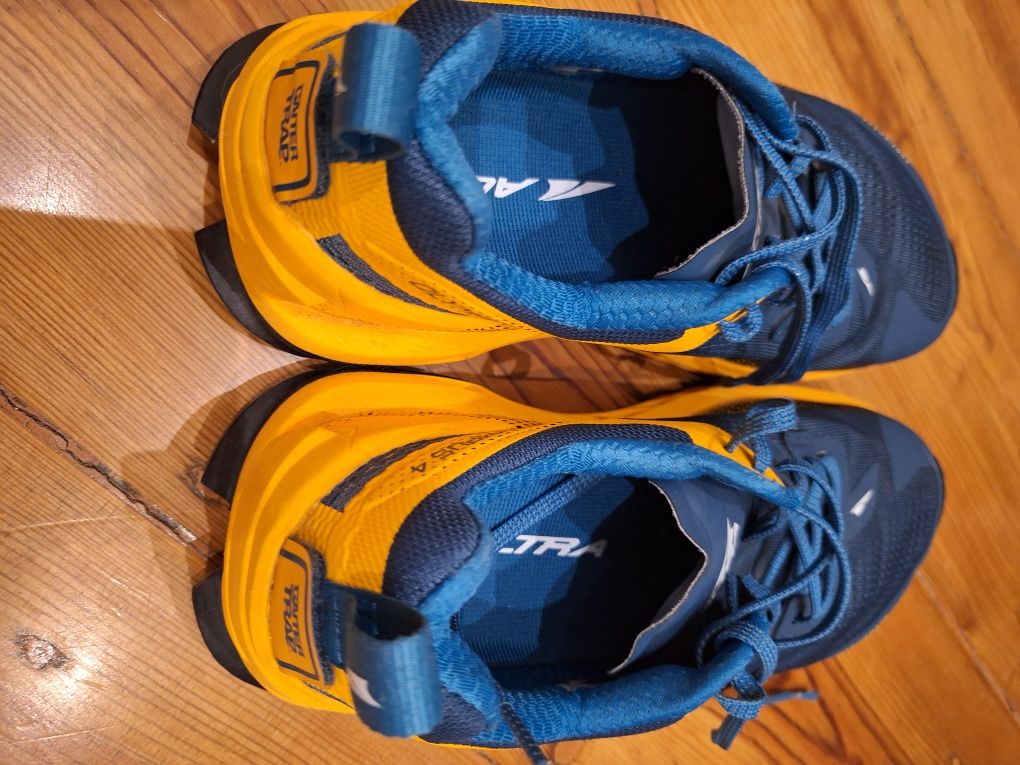 Altra Olympus 4  - como novas!