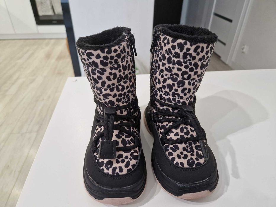 Buty zimowe, śniegowce dla dziewczynki Reserved rozmiar 27