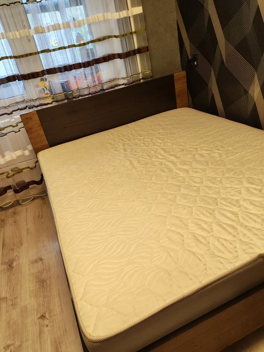 Продам кровать 160/200 с матрасом