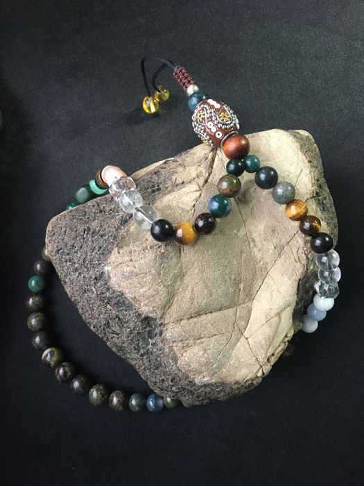 Чотки, Мали, Амулети із натуральних каменів; камені активні, клас АА +