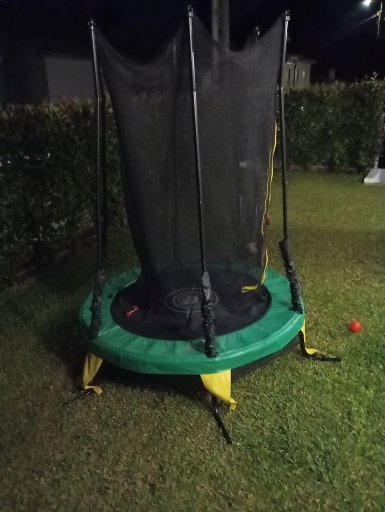 Trampolim como novo