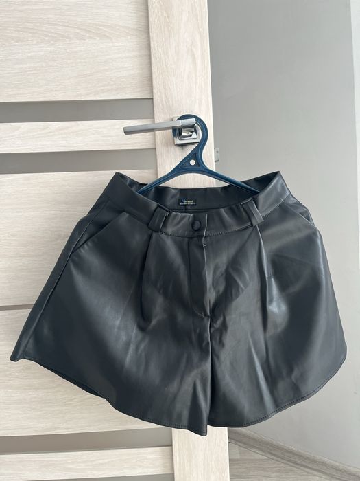 Шортики шкіряні жіночі