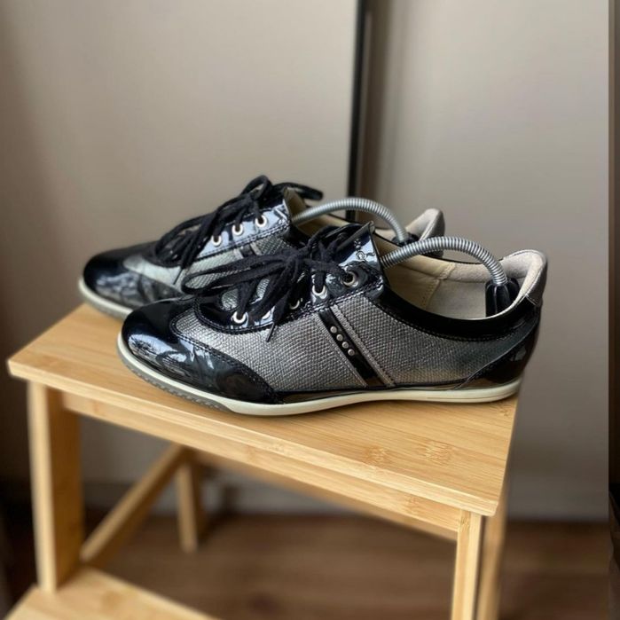 Кросівки лаковані жіночі ecco 40