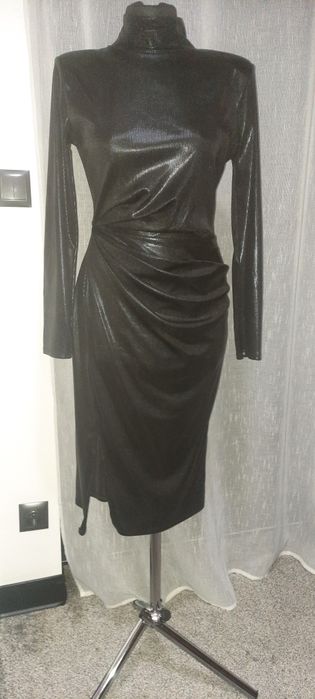 Czarna połyskująca sukienka