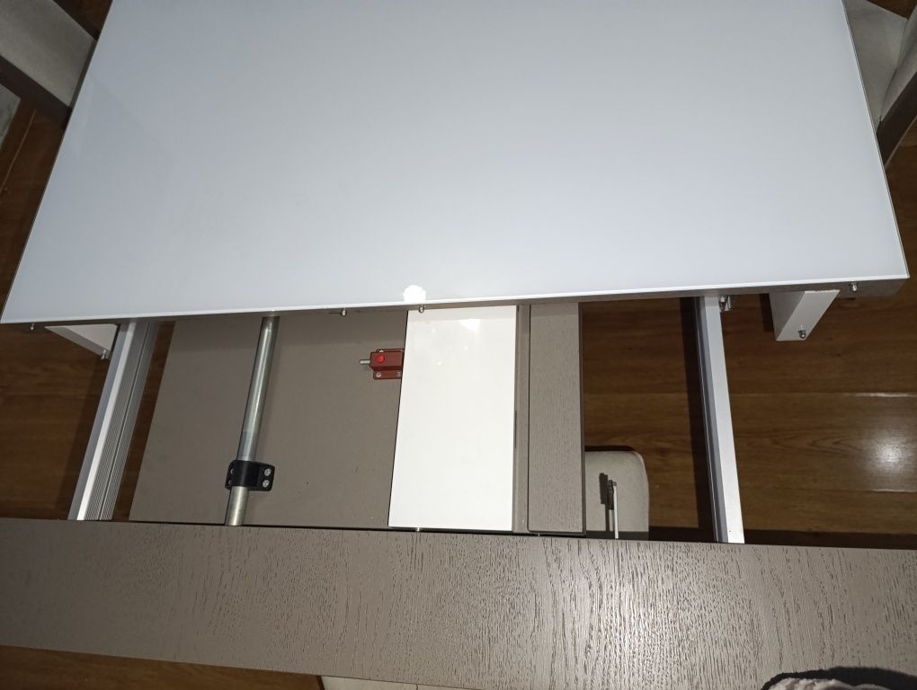 Mesa de sala extensível sem cadeiras