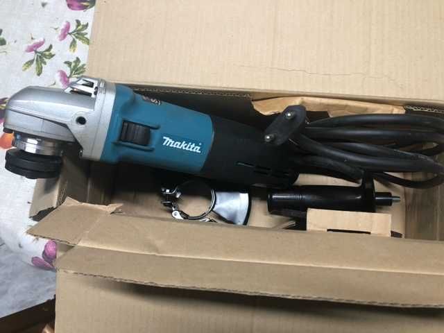 Mini-rebarbadora Makita 9565 CR