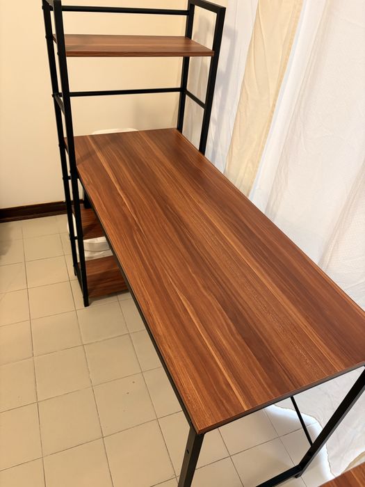 Mesa Secretária c/ estante