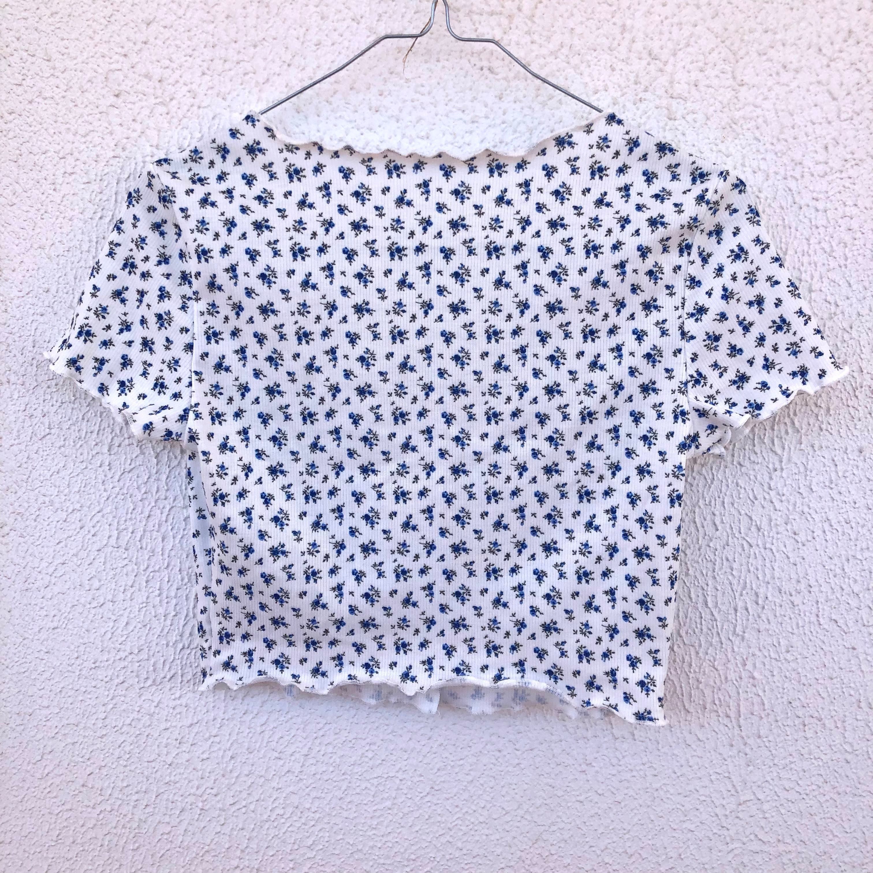 Top manga curta branco com flores Shein XS