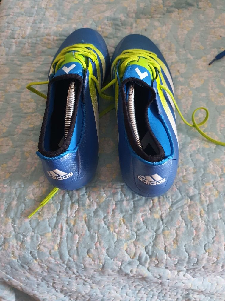 Vendo botas de Futebol