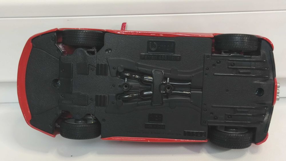 Модель, машинка Ferrari 458 Italia 1.24 Bburago