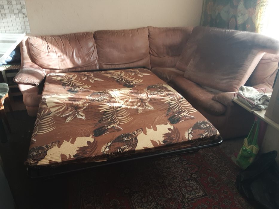 Продам кутовий диван.