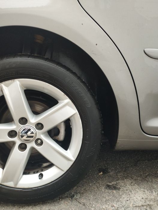 Volkswagen Touran,1.4 бенз автомат