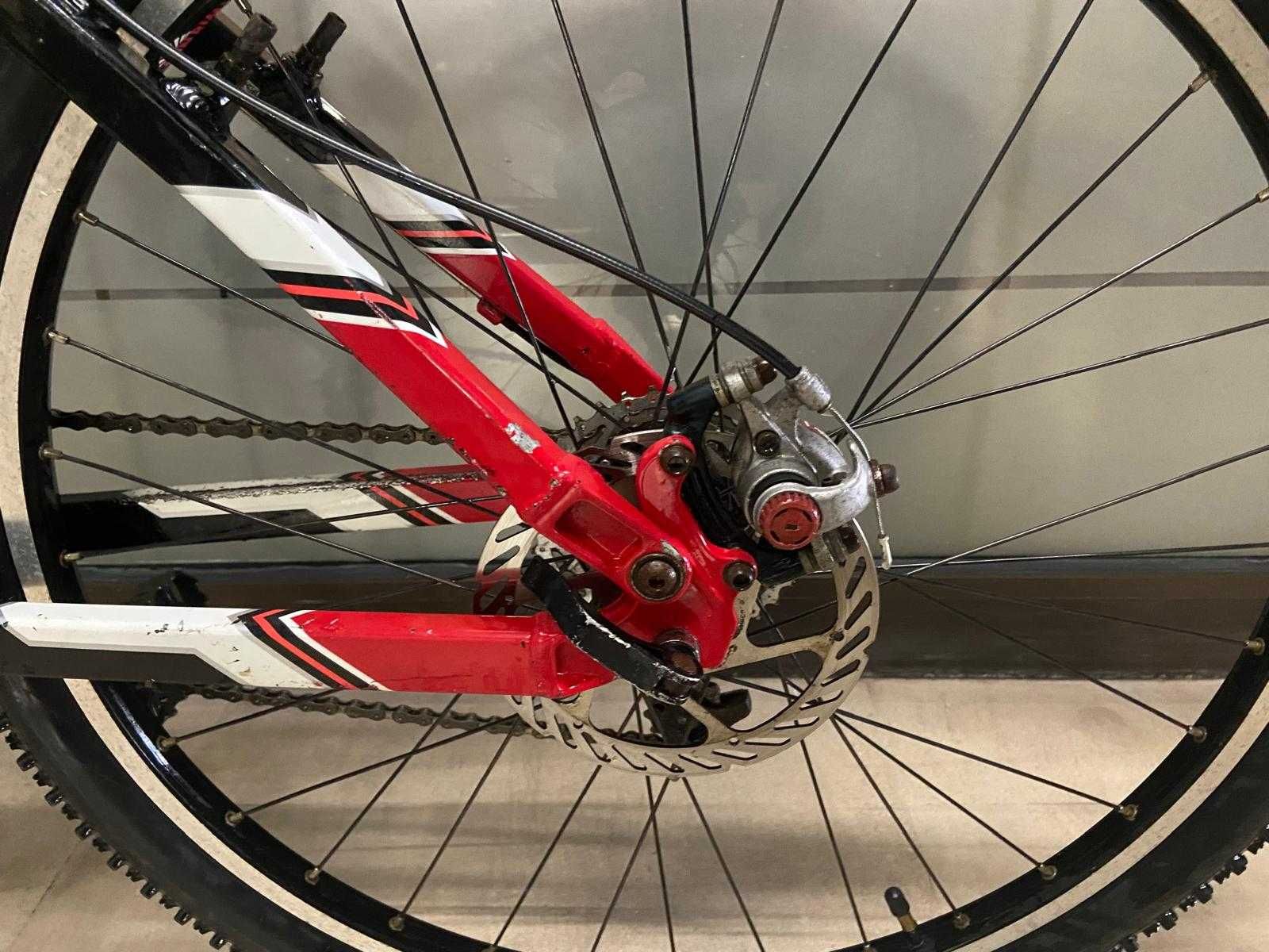 Bicicleta Mondraker .  Suspensão Regulável Travões Disco
