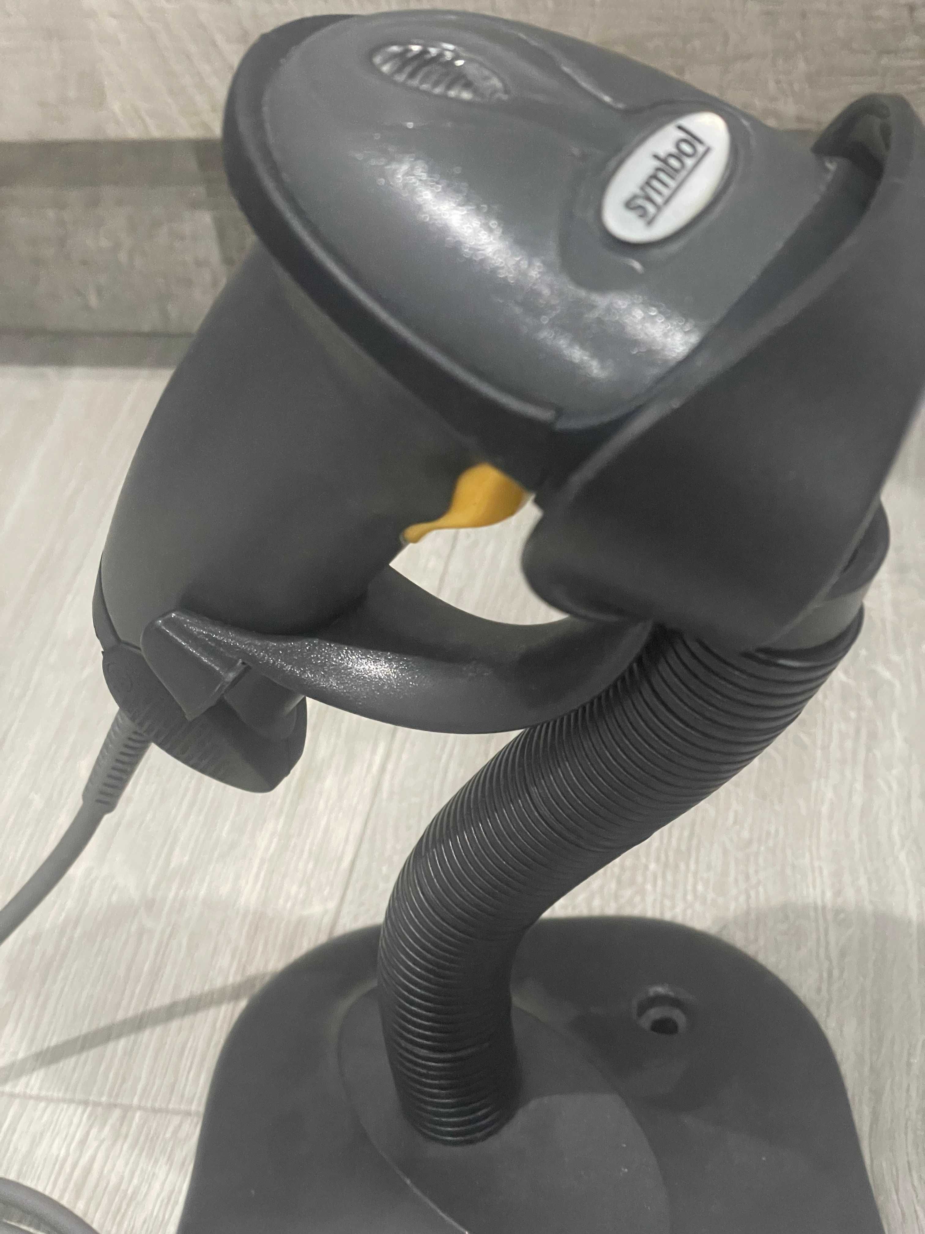 Skaner czytnik kodów Symbol Motorola LS2208 z podstawką
