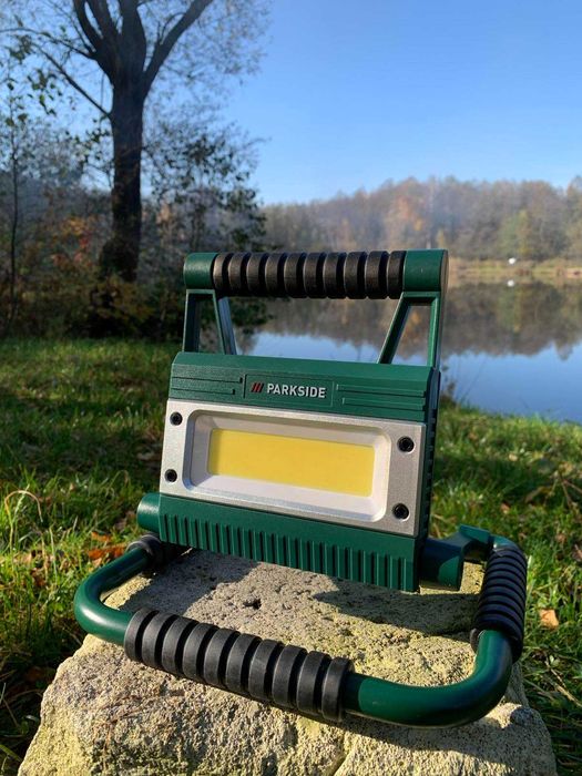 Акумуляторний світлодіодний прожектор із зарядним пристроєм Parkside