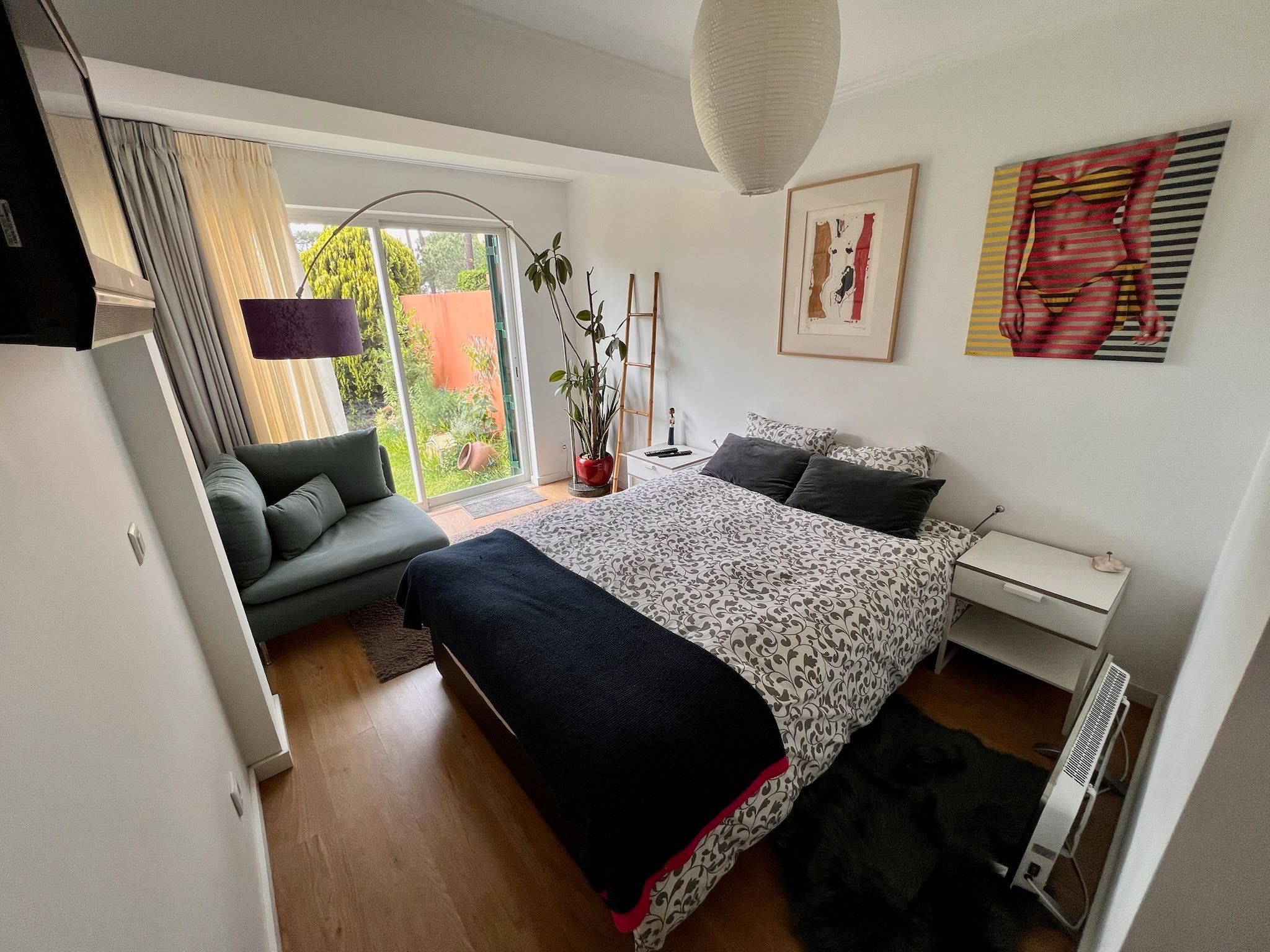 Apartamento T2, com jardins, na Herdade da Aroeira.