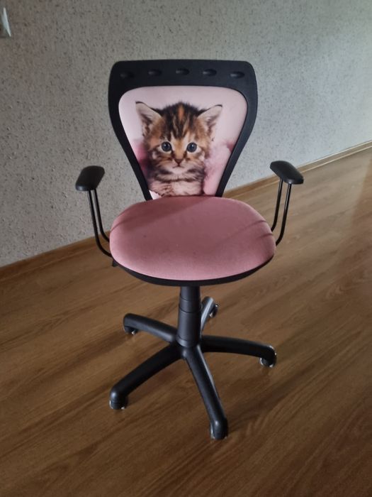 Fotel obrotowy dla dziewczynki