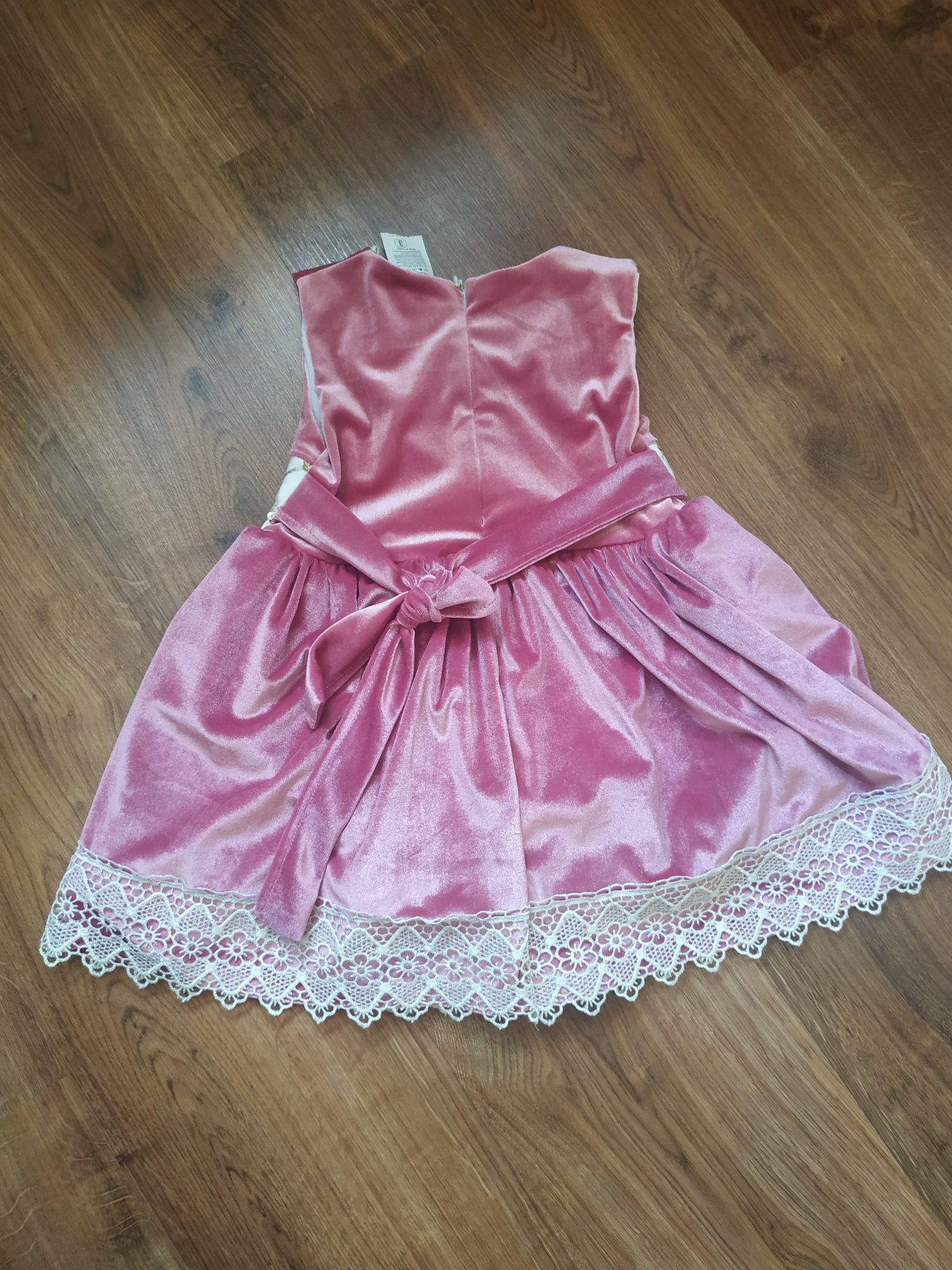 Нарядное детское платье на 2-3 годика