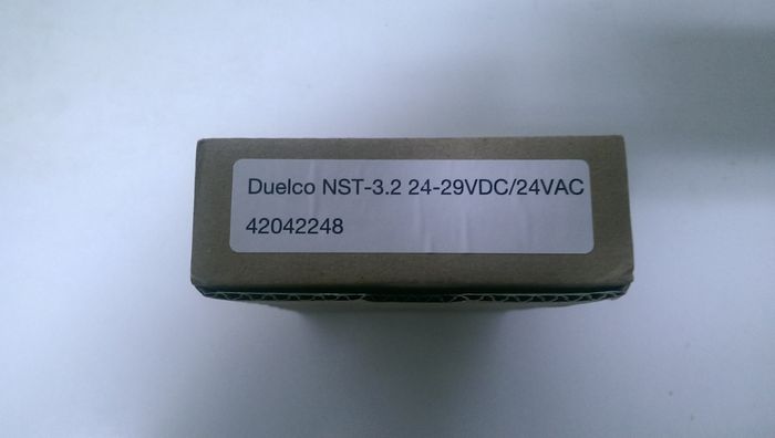 Relé de segurança Duelco NST-3.2 24-29VDC/24VAC Novo.