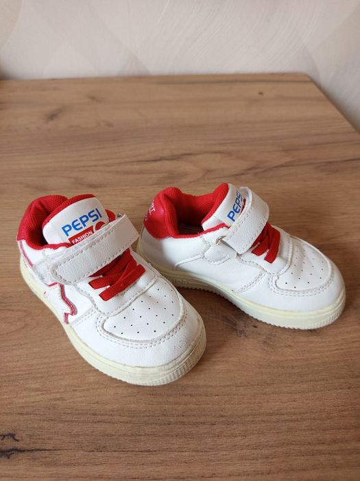 Продам кросівки 22р.(13,3см)