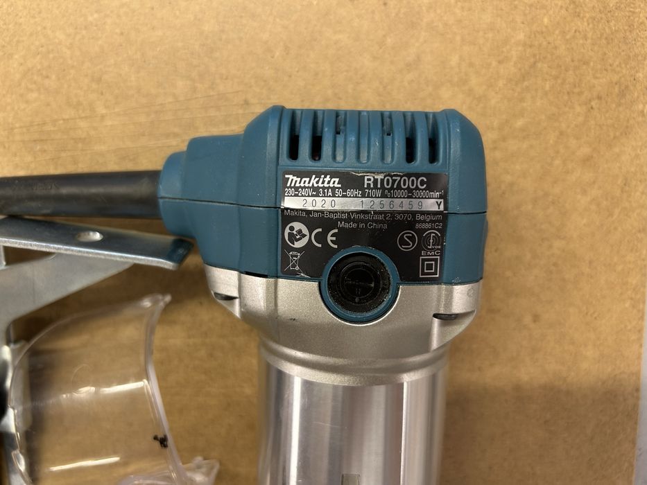 Frezarka Makita RT0700C  akcesoria krawedziowka krawedziow