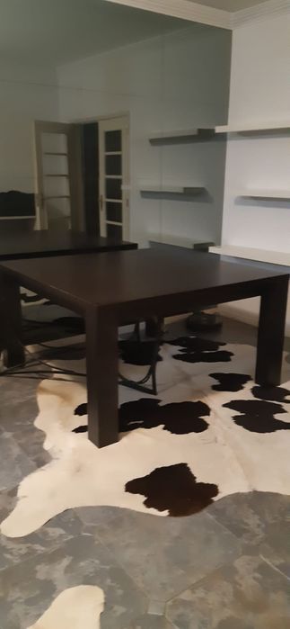 Mesa para utilização variada