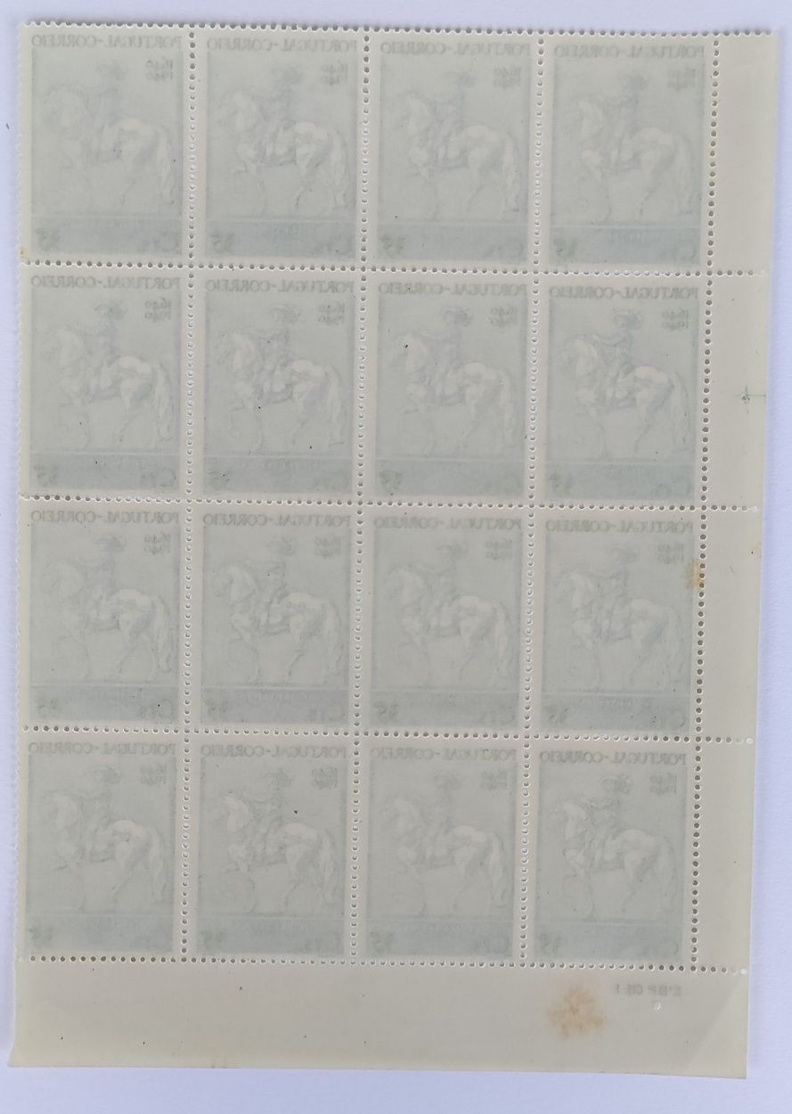 Folha com 16 selos