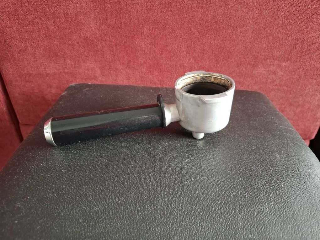 Ekspres do kawy kolbowy Delonghi