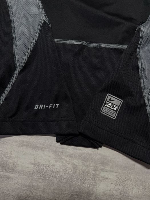 Чоловіча компресійна майка Nike Pro combat M