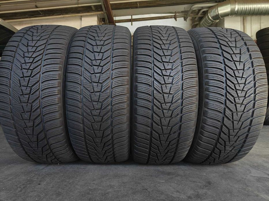 R18 235 45 зимові шини у відмінному стані Hankook Winter