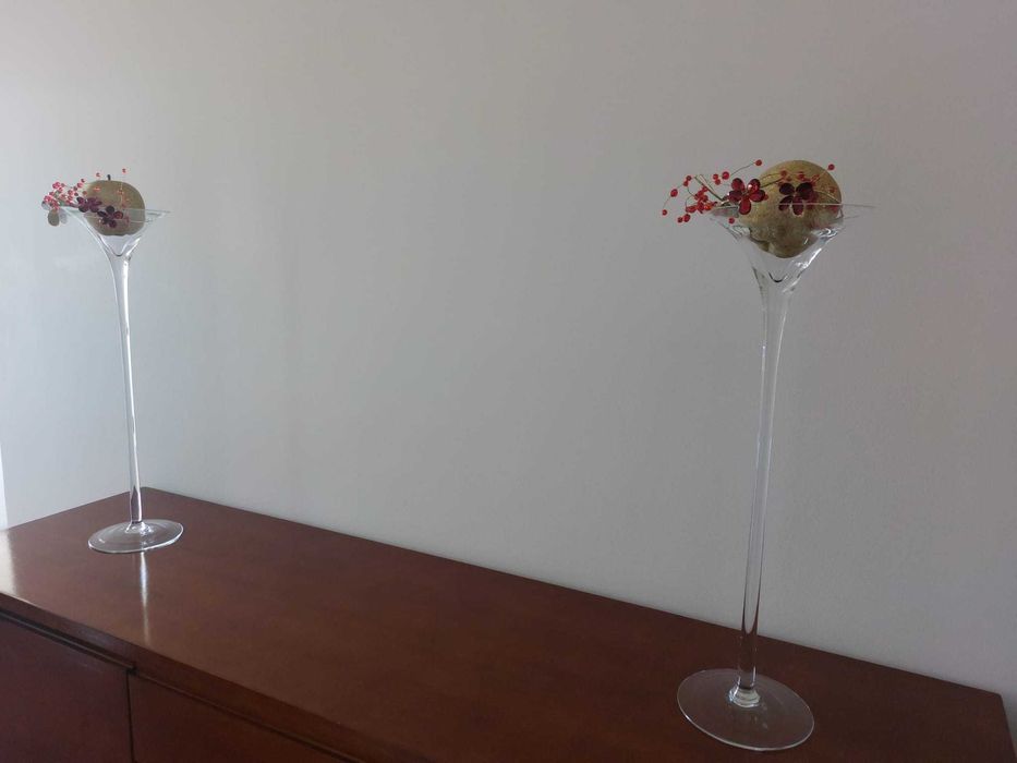 Castiçais de vidro com decoração de oferta