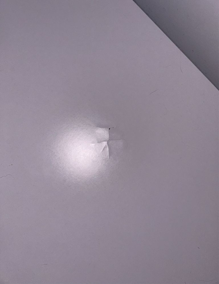 biale biurko w stanie bardzo dobrym