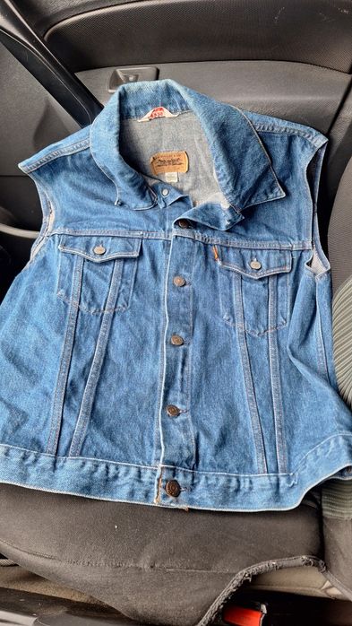 Джинсовая жилетка Levi's. Orange tab