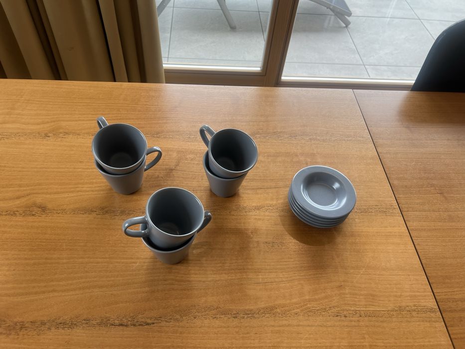 Filizanki IKEA z podstawkami (6 filizanek 5 podstawek)