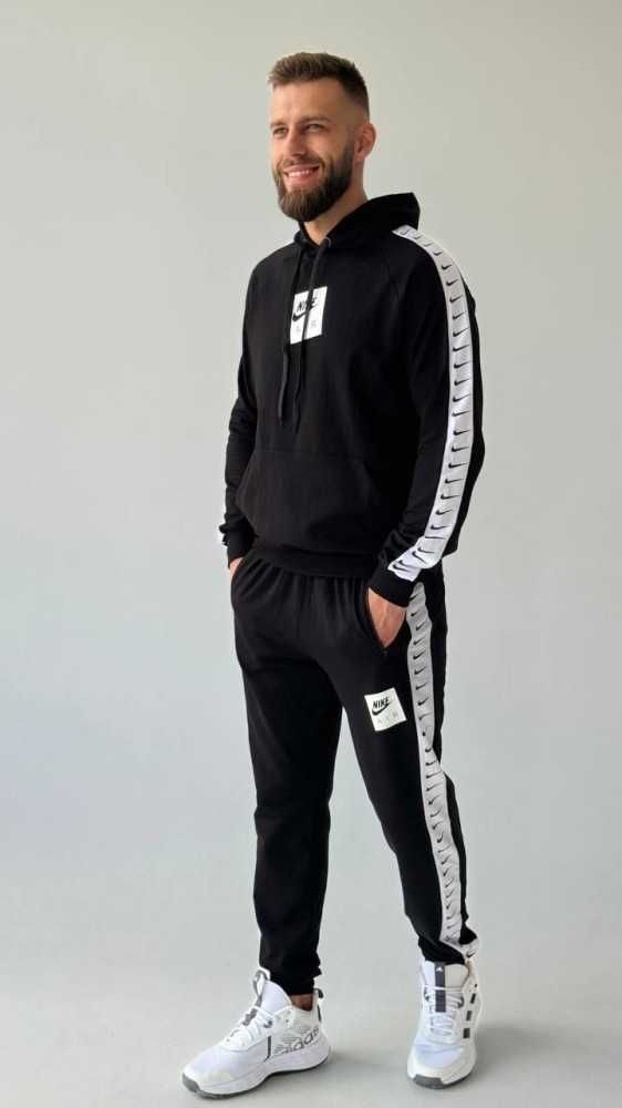 Костюм унісекс Nike з лампасами