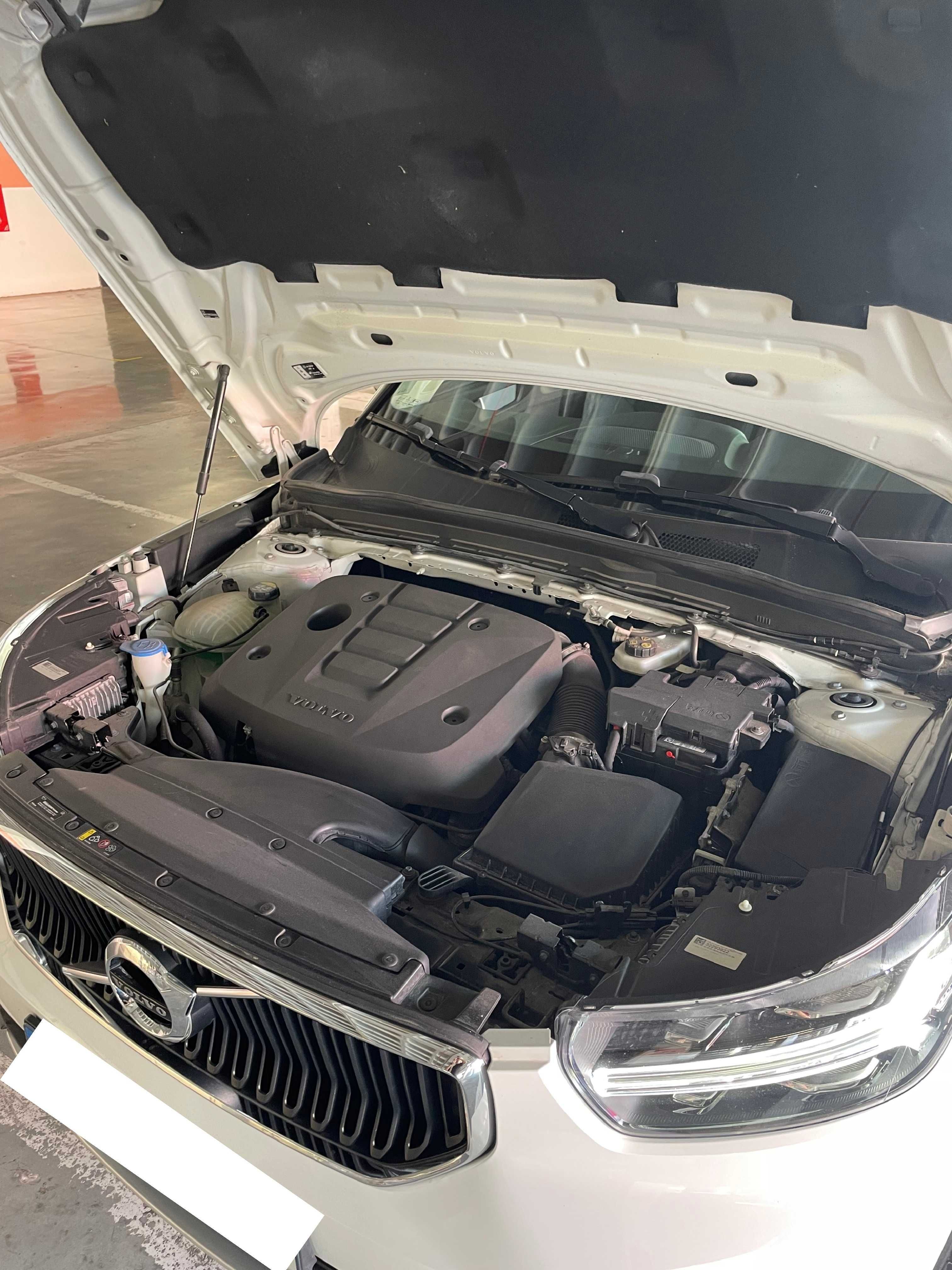 Volvo XC40 | D3 (Diesel) | Momentum Geartronic | Caixa Automática