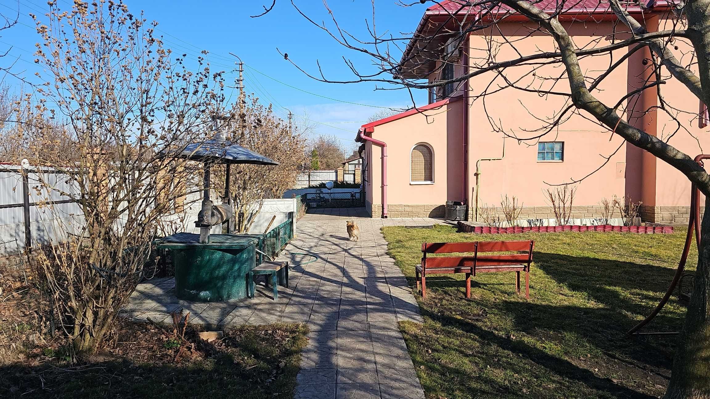 Будинок з цікавою архітектурною думкою! - є відеоогляд будинку!