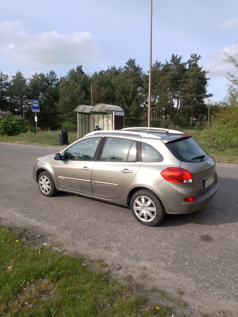 Renault Clio rok 2009 opłaty na rok