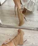 Botki zmazowe wiazane just unique pasują do high heels