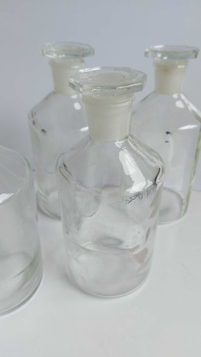 Butelki apteczne 0,5 litra, laboratoryjne, szlifowany korek.