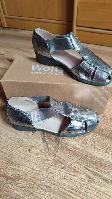 Letnie, srebrne buty