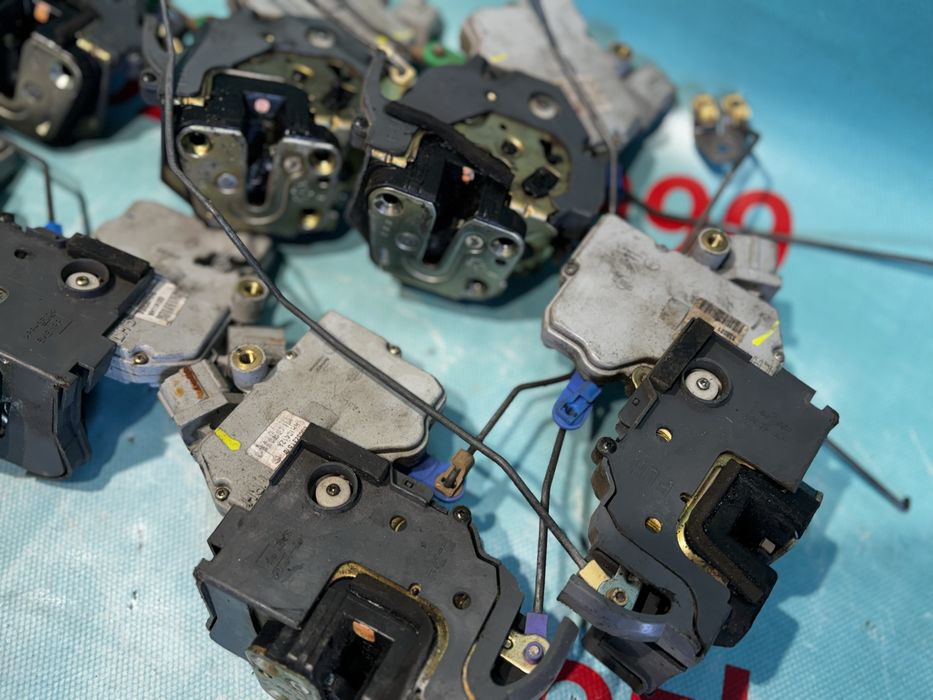 Замок дверей Nissan x trail t30 замки Х трейл т30