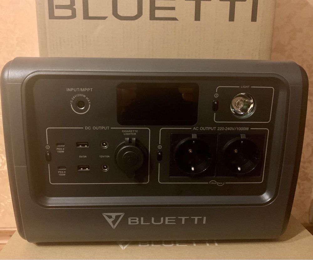 BLUETTI PowerOak EB70 портативная зарядная станция