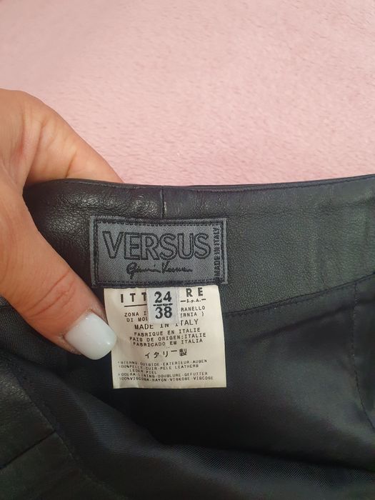 Юбка кожана чорного кольору