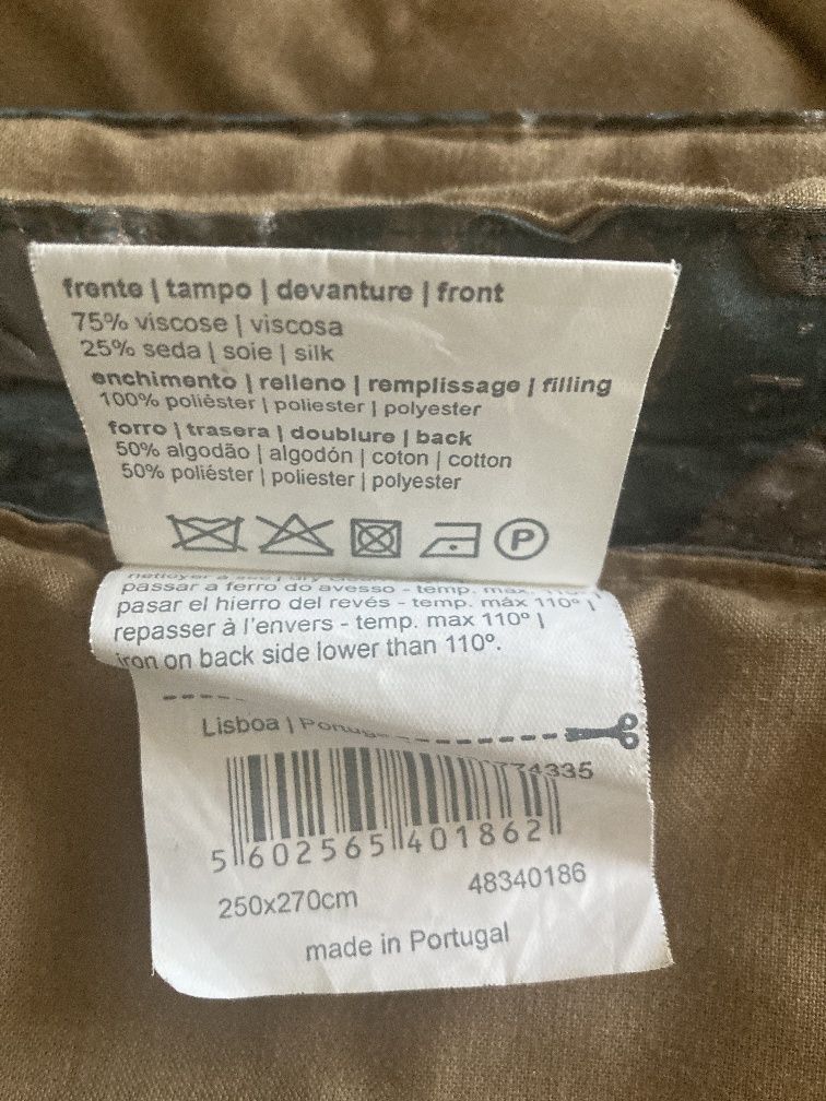 Vendo colcha de seda