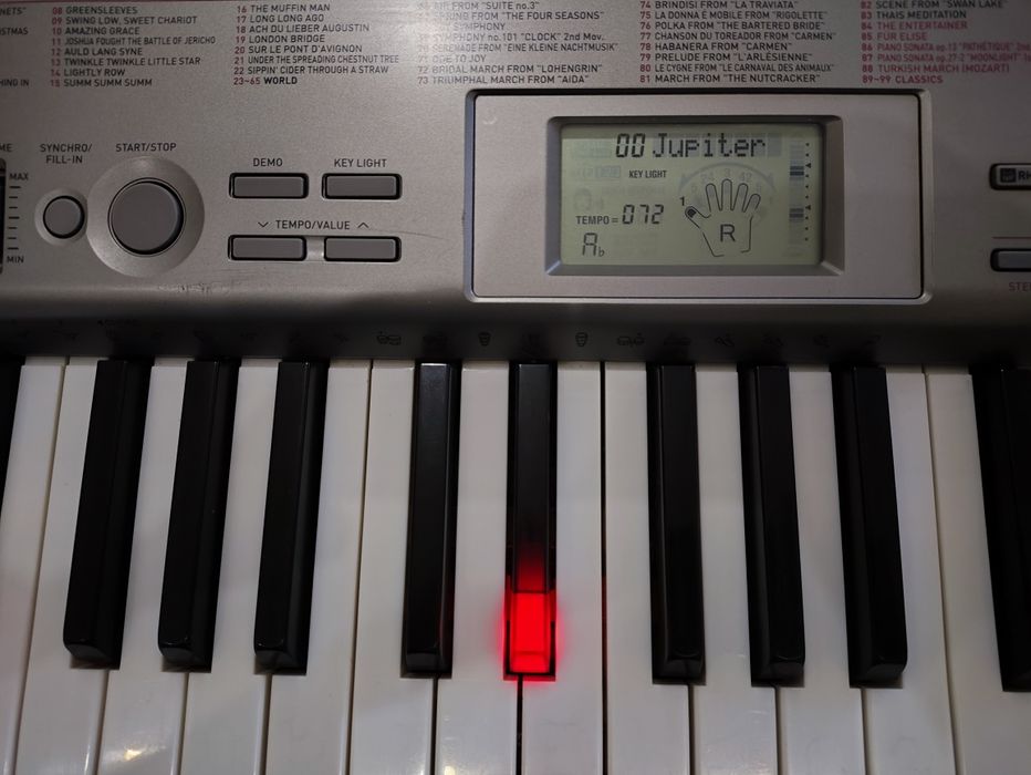 Синтезатор Casio LK-120 Key Lighting System підсвітка клавіш.